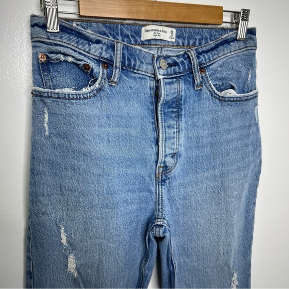 ABERCROMBIE The Dad High Rise Distressed Jeans - Picture 3 of 6